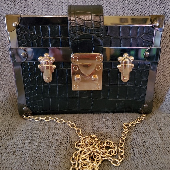 La Regale Handbags - Black Purse- faux snake skin